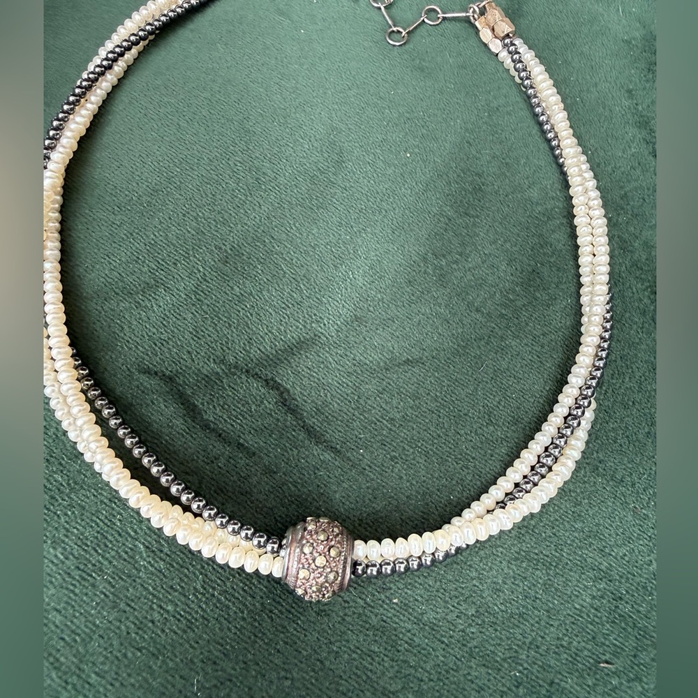 Elegant Pearl and Black Beaded Necklace